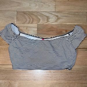Striped swimsuit top w/ sleeves